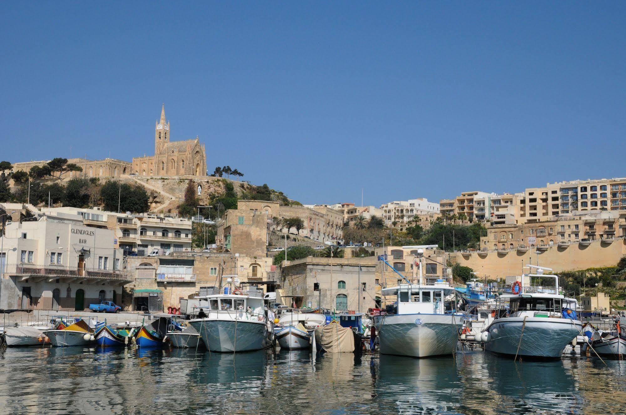 Grand Hotel Gozo Għajnsielem Esterno foto